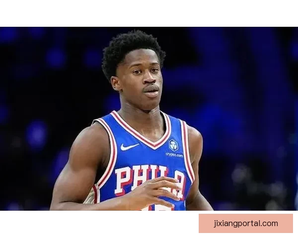 埃奇库姆伤愈复出砍下22分13篮板 76人连续两季横扫爵士 贝利豪取25分